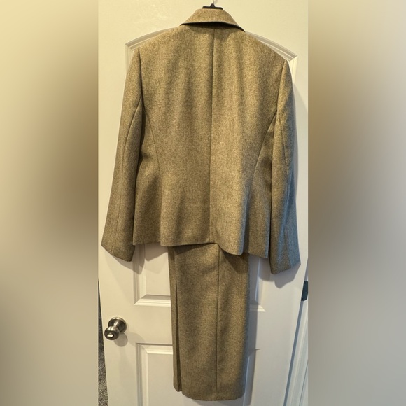 Le Suit - Women’s lined two-piece suit EXCELLENT condition - Picture 2 of 5